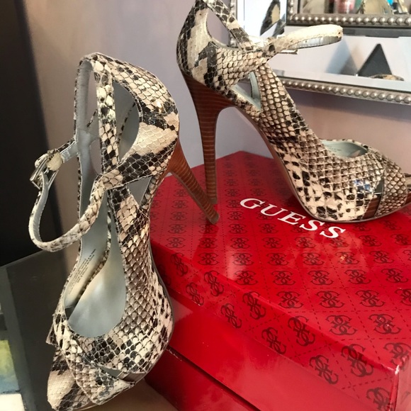 GUESS snakeskin heels - Brand New - Picture 2 of 3